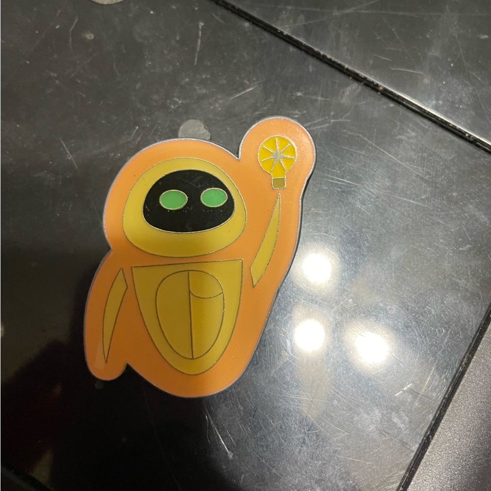 Disney Eve pin from walle